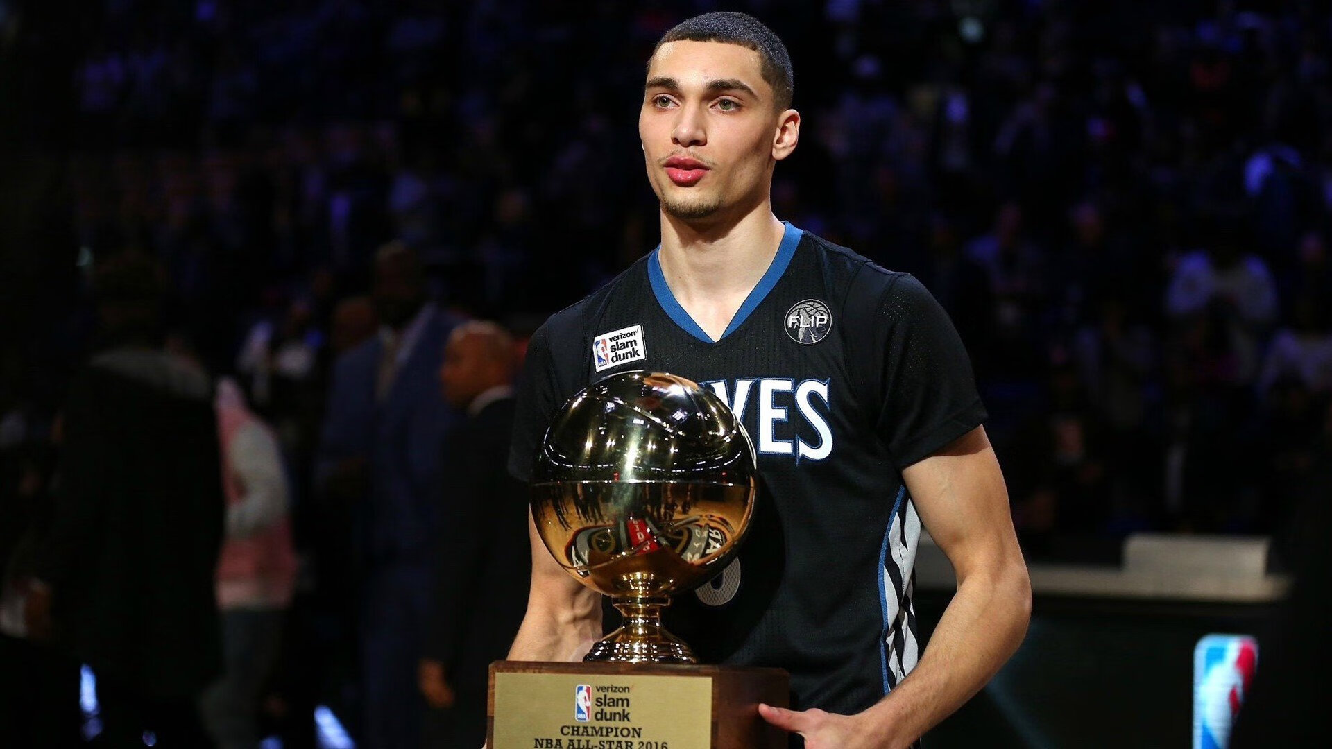 波兰翻盘澳大利亚,阿劳霍进攻端无人可挡,篮球场上的东欧铁骑与个人英雄主义