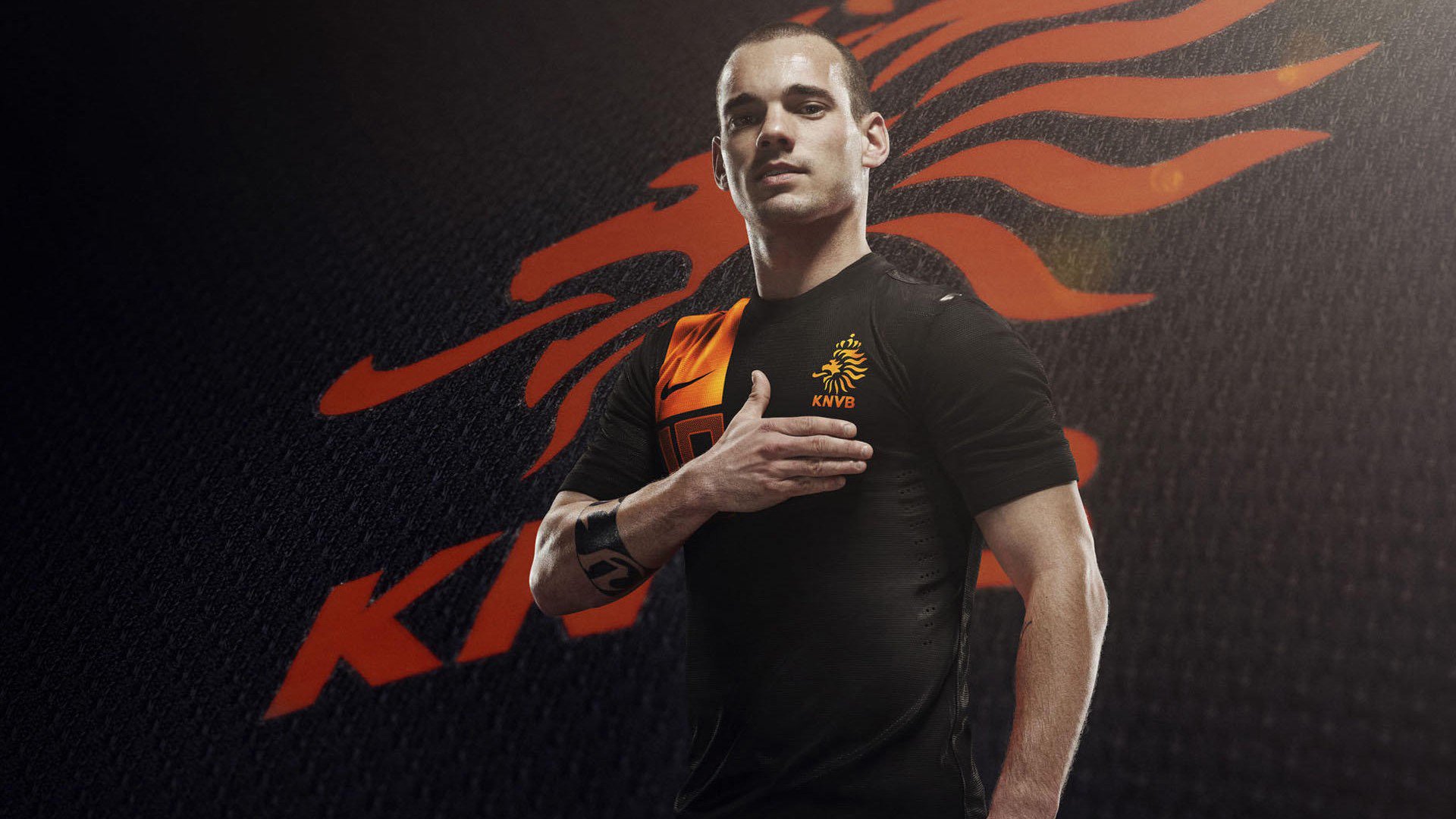 街道上的黄潜风暴，当F1引擎轰鸣遇见足球闪电战