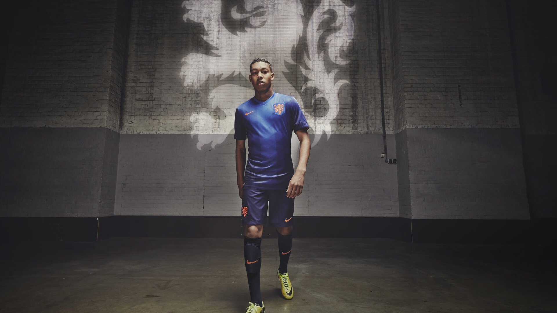 东契奇之夜，当篮球统治街道，F1引擎为独行侠静音